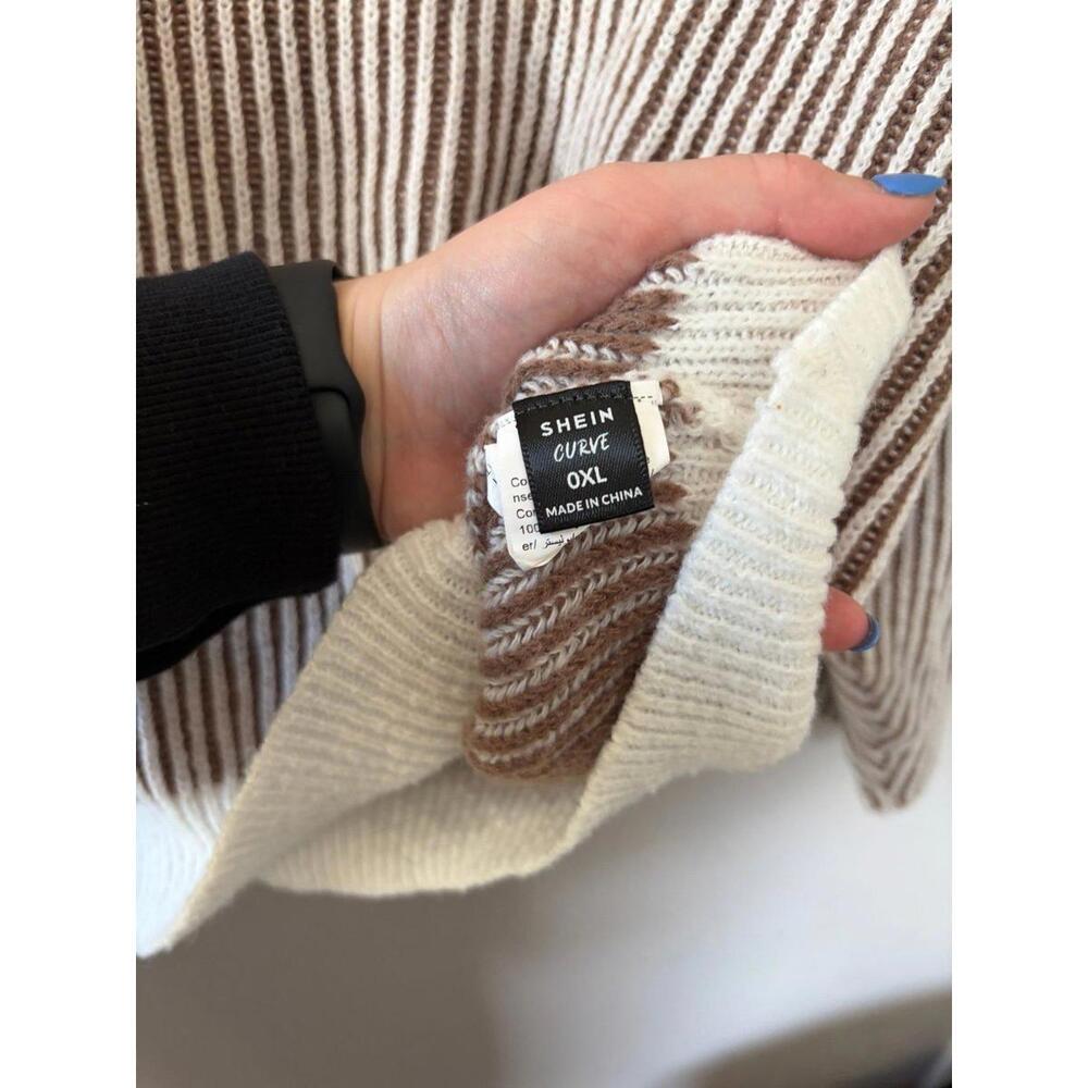 Shein brown/white mock neck sweater. Best fits a L for oversized look - Picture 2 of 3